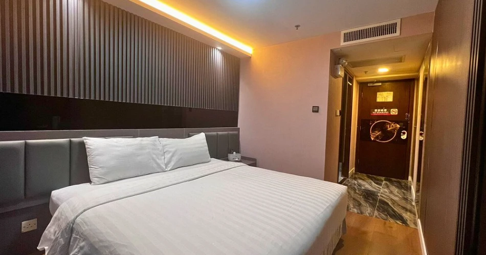 Hennessy Hotel Hong Kong – Stylish Comfort in the Heart of the City